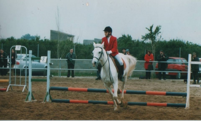 nino realizando el salto a caballo.jpg